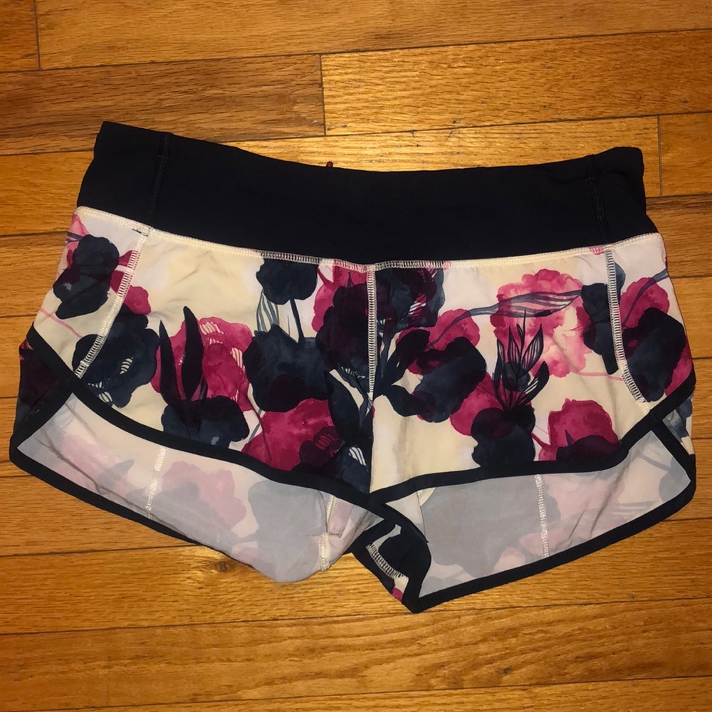 RARE Lululemon inky floral speed shorts 6